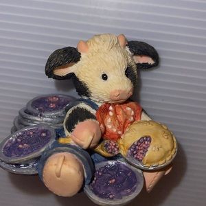 Mary Moo Moos figurine